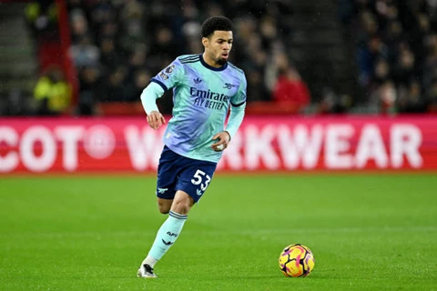 بعد والكوت وفابريجاس.. نوانيري موهبة أرسنال يكتب رقما قياسيا في الدوري الإنجليزي